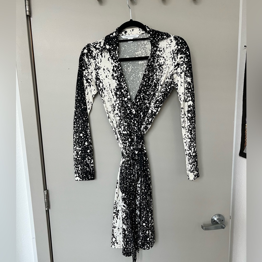 Excellent condition Diane Von Furstenberg wrap dress! Size Zero!